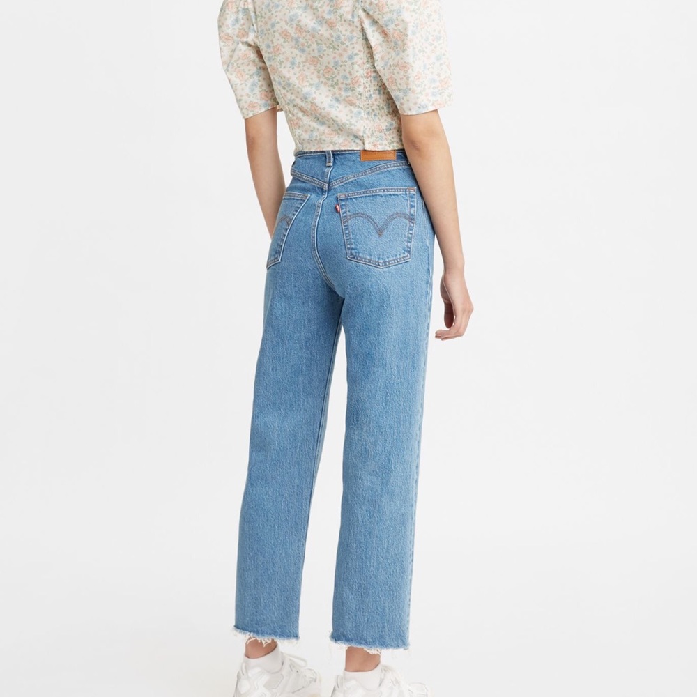 Levi’s Ribcage Straight Ankle Jeans
